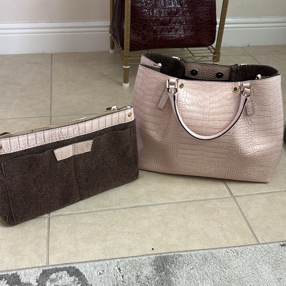 Gianni Notaro Made in Italy Elegant Crocodile-Embossed Bag with Removable Insert - Picture 3 of 6